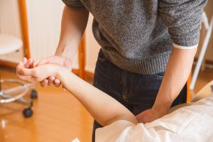 Zrozumienie elektroterapii: co to jest i jak może pomóc w rehabilitacji?